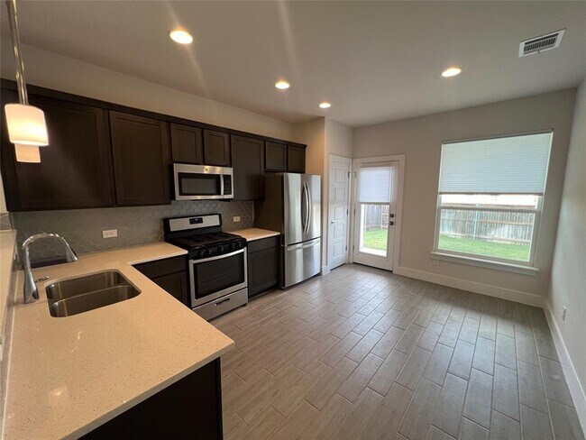 Building Photo - 509 Peace Dr