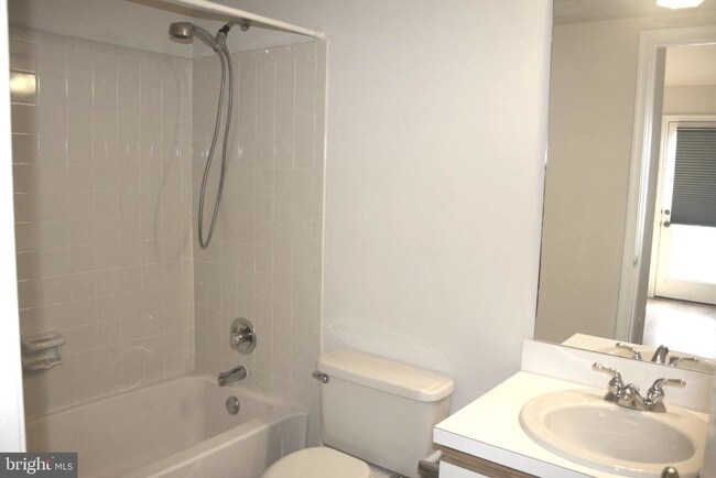 Building Photo - 10204 Faire Commons Ct