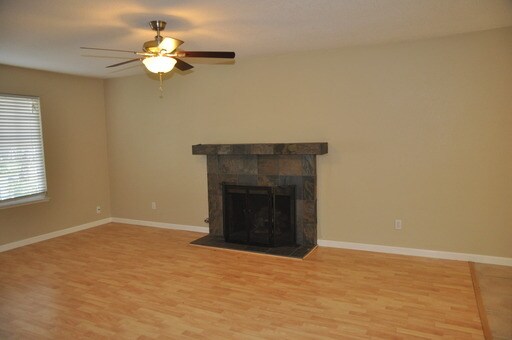 Building Photo - 1228 Bunker Hill Dr
