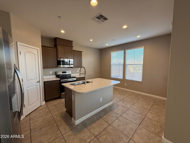 Foto del edificio - 1255 N Arizona Ave