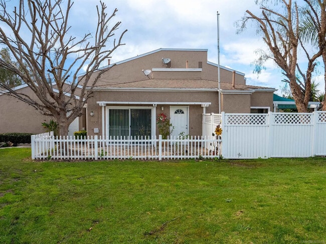 Building Photo - 44511 La Paz Rd