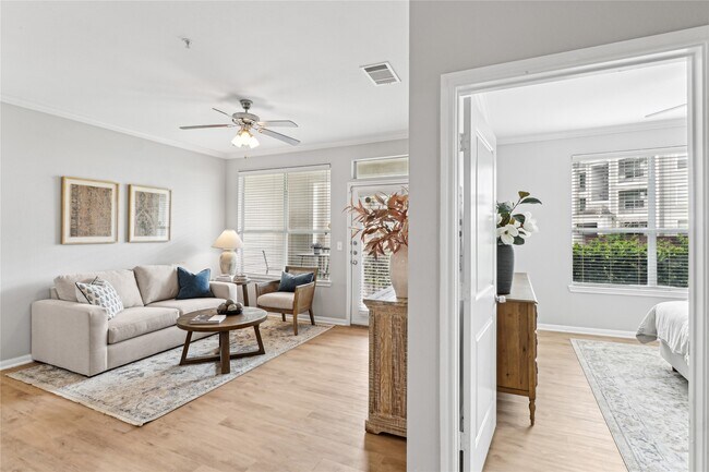 Foto del edificio - 14807 Woodland Hills Dr