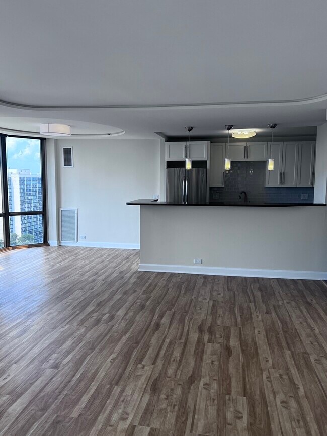 Foto del edificio - 2650 N Lakeview Ave