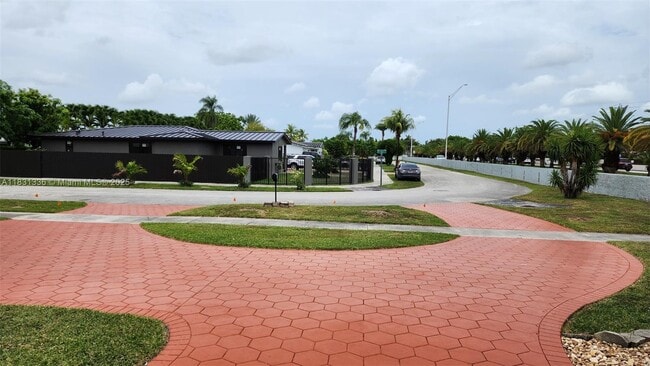 Foto del edificio - 5460 SW 133rd Ct
