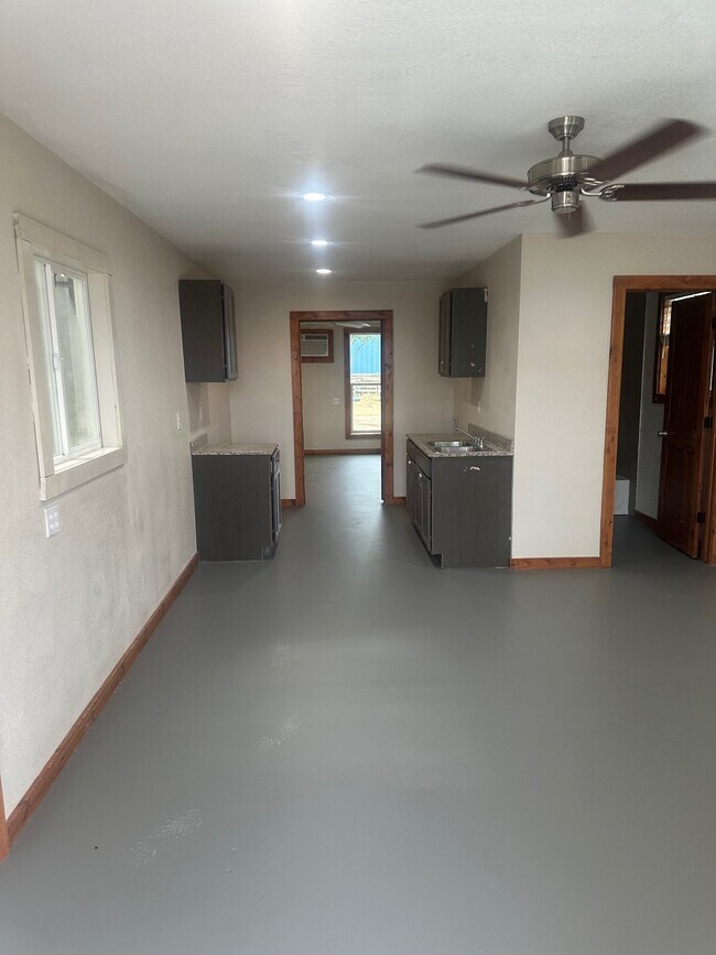 Foto del edificio - 3984 Old Lorena Rd