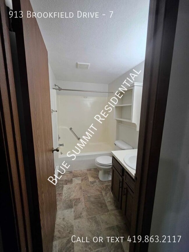 Building Photo - 913 Brookfield Dr