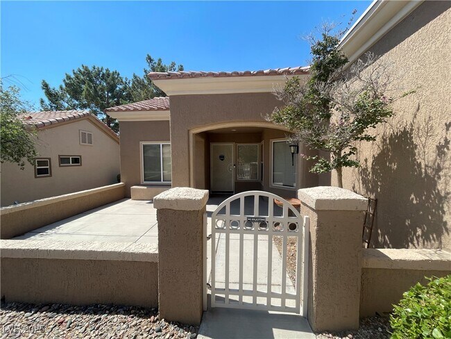 Foto del edificio - 9401 Villa Ridge Dr