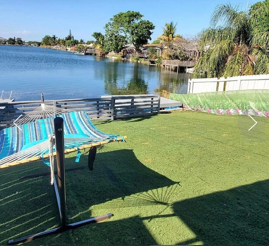 Foto principal - 2421 SW 58th Manor