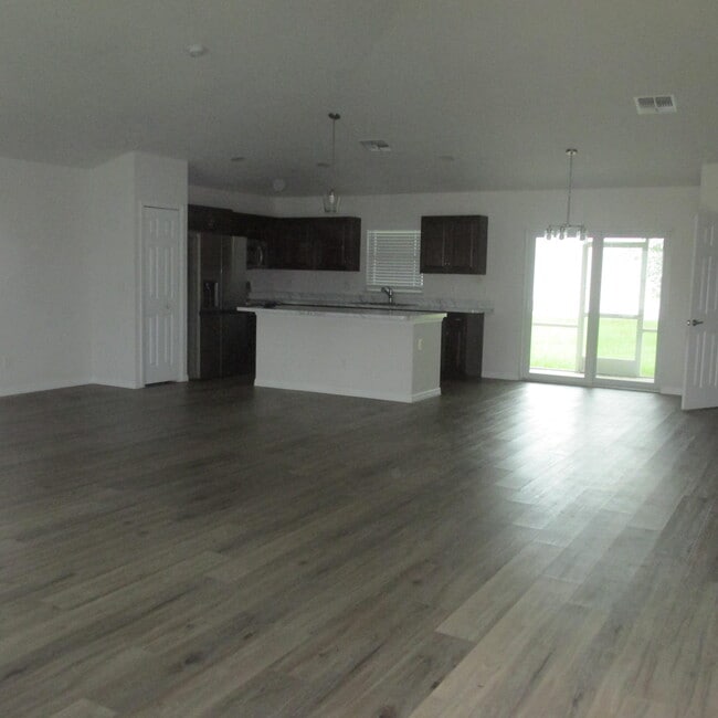 Building Photo - 1726 SE Minorca Ave
