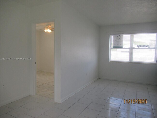 Foto del edificio - 3520 NW 208th St