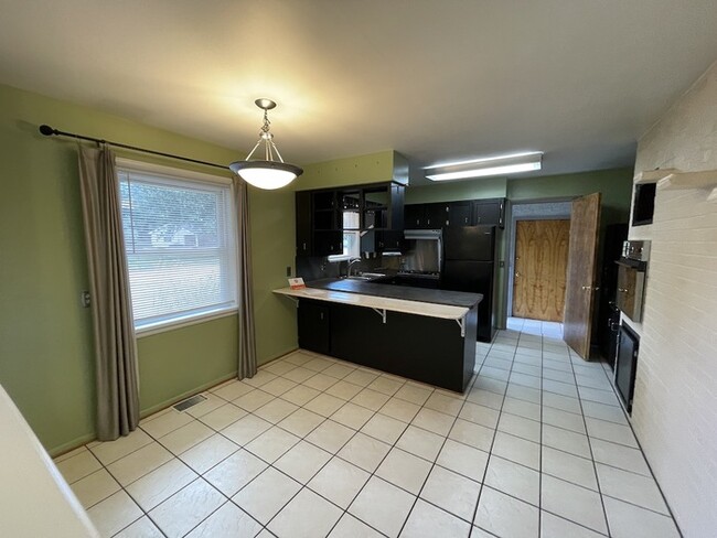 Building Photo - Beautiful 4 bedroom 2.5 bath home!
