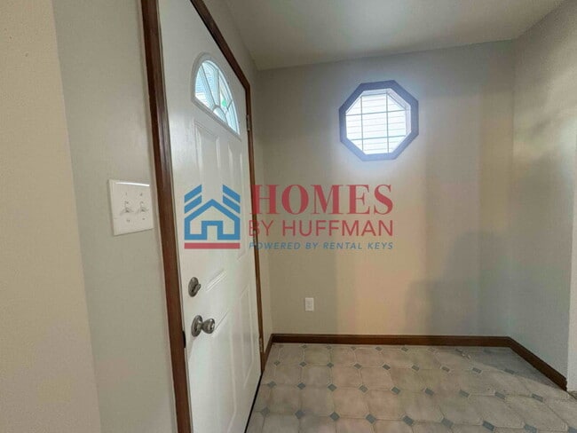 Building Photo - Four Bedroom House | Detached Garage