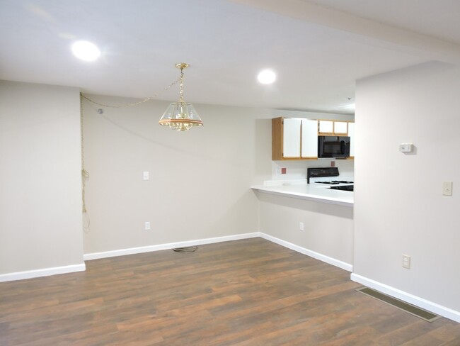 Building Photo - 360 Littleton Rd