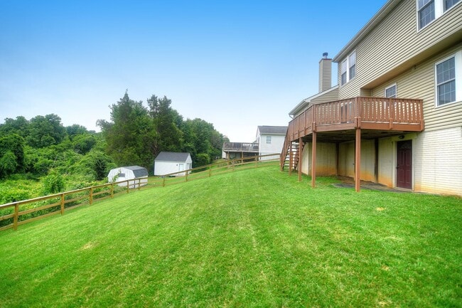 Foto del edificio - One-of-a-Kind Detached Home in Villages of Bynum Run