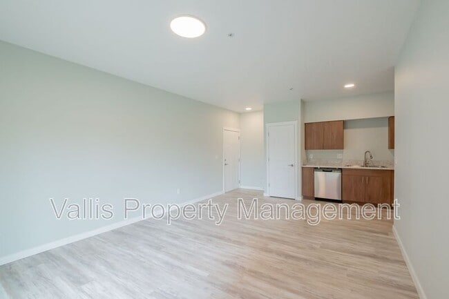 Building Photo - 13001 S Crompton Lane