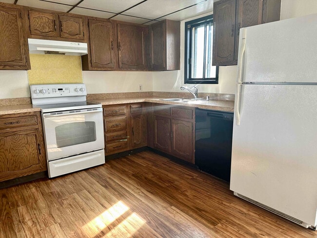 Building Photo - 1101 N Recluse Cir