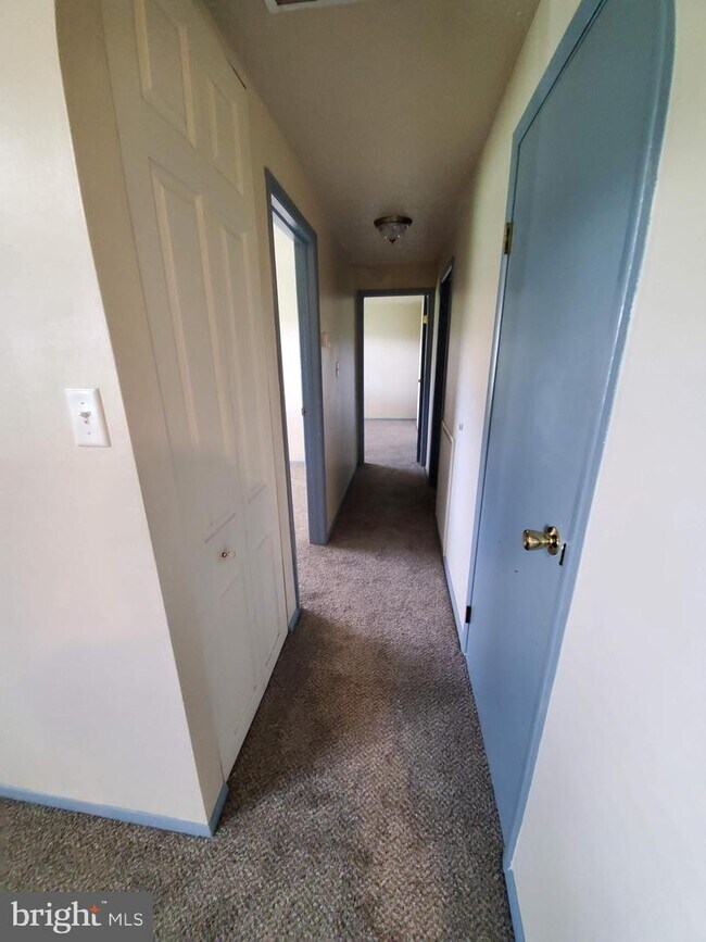Building Photo - 550 Heather Ridge Dr