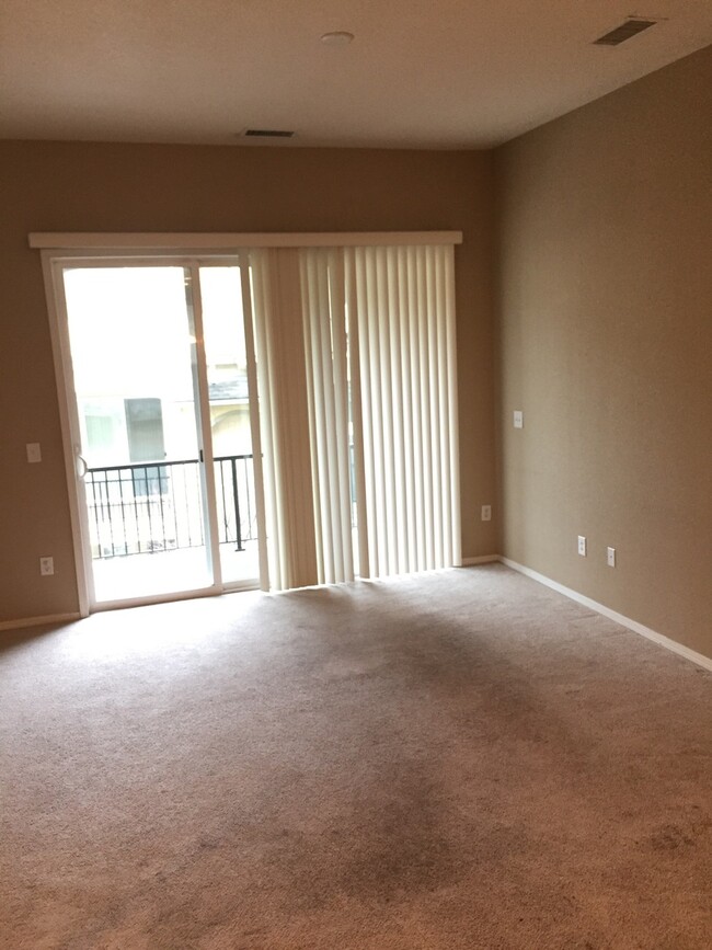 Building Photo - Large 2 Bedroom Sterling Ridge Town Home w...