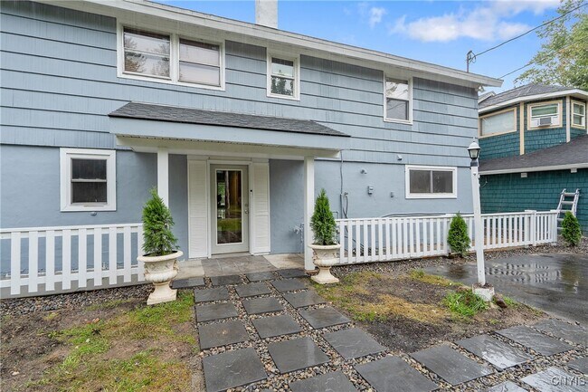 Foto del edificio - 3354 Hayes Rd