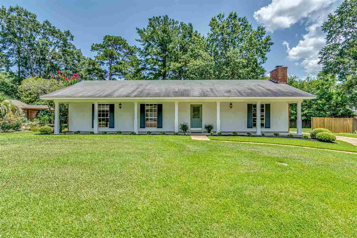 Primary Photo - 149 Forest Ridge Dr
