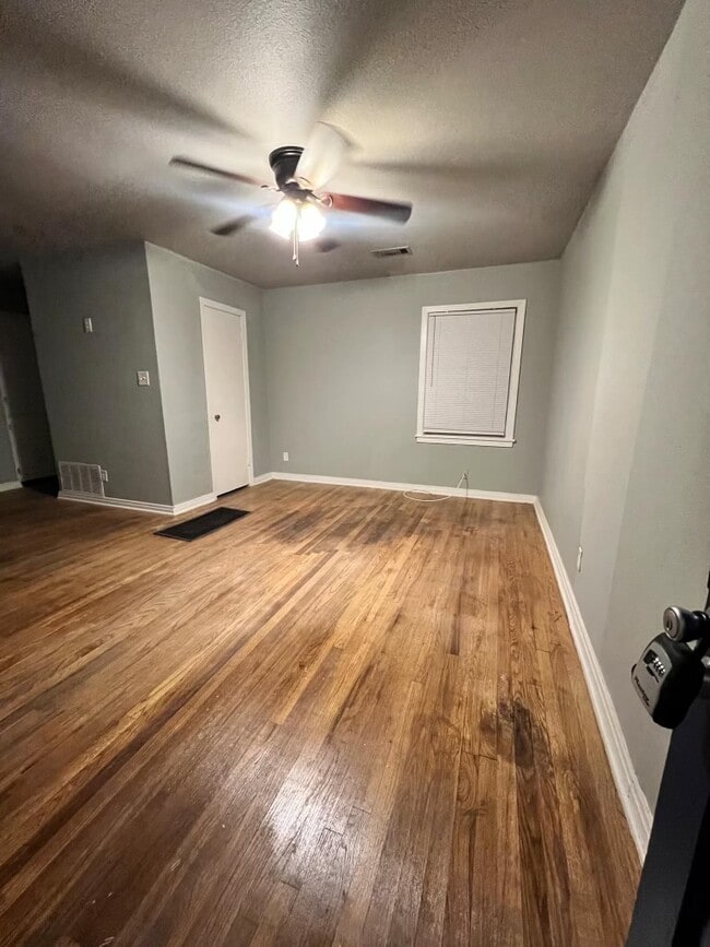 Foto del edificio - 107 E Comay Cir