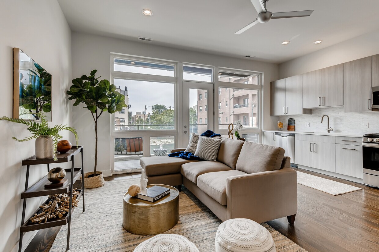 Foto principal - 2351 W North Ave