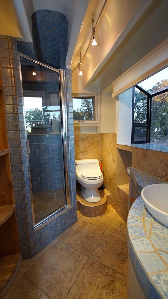 Building Photo - 31 Vista Calabasas B