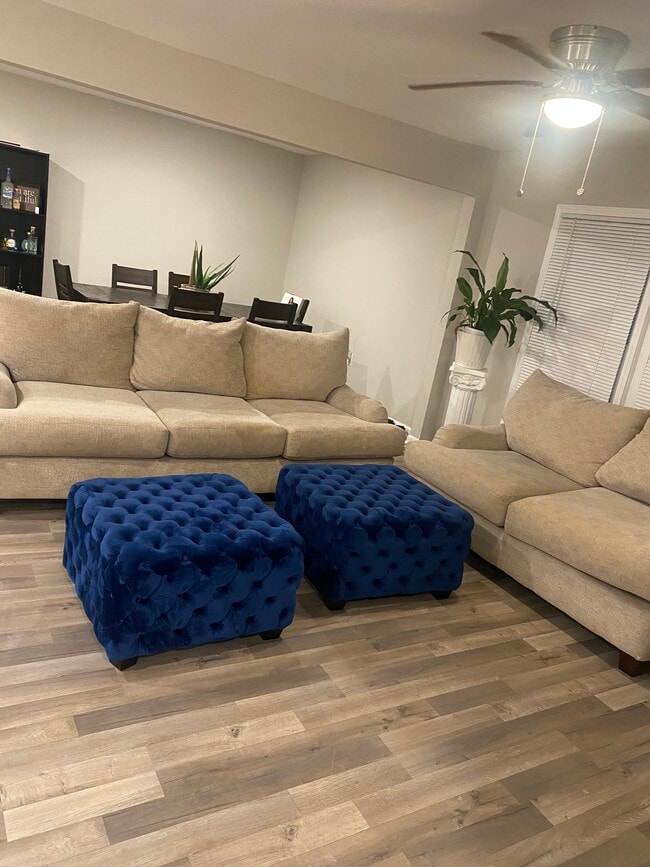 Photo - 755 Cascade Dr House