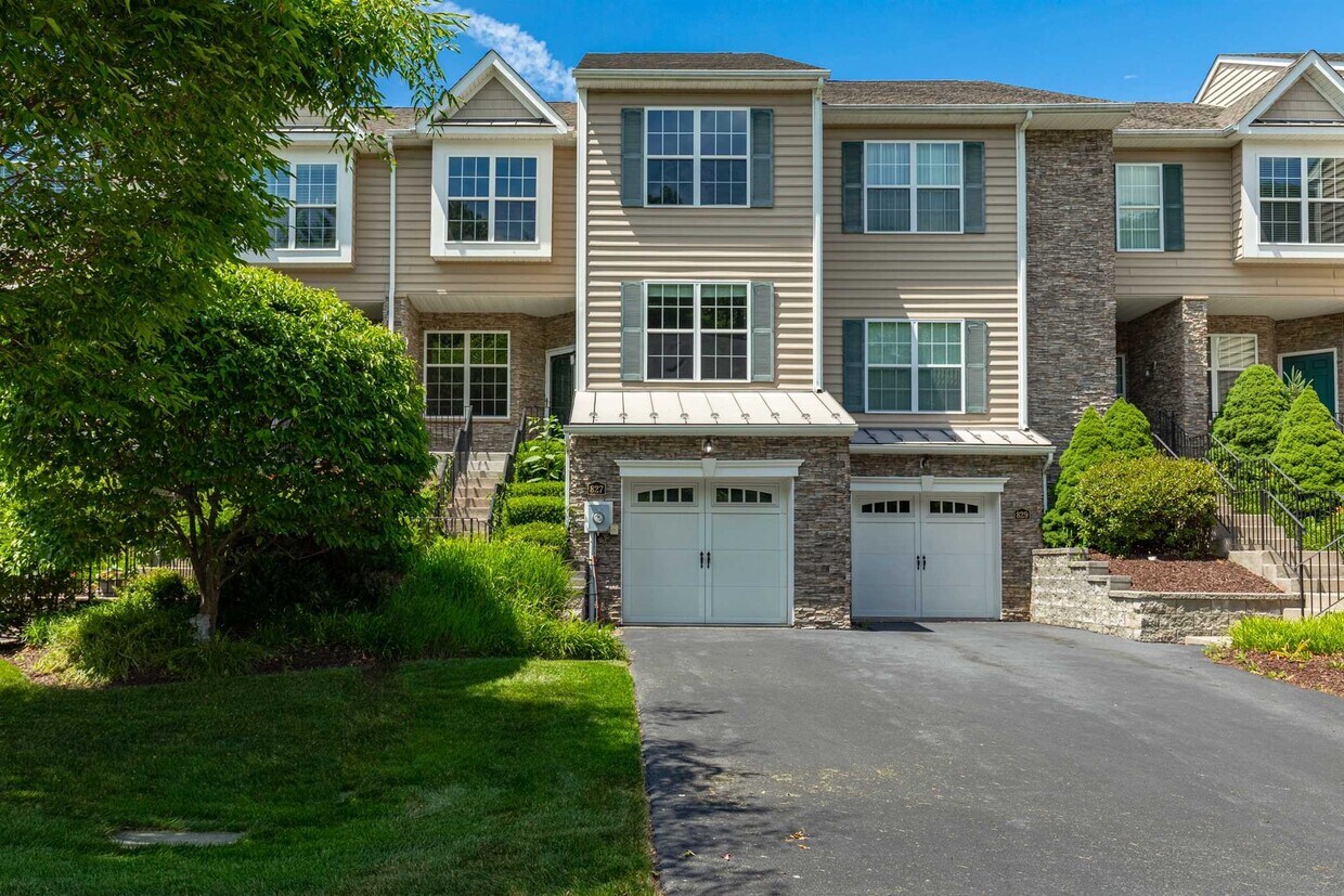 827 Huntington Dr, Fishkill, NY 12524 Townhome Rentals in Fishkill NY