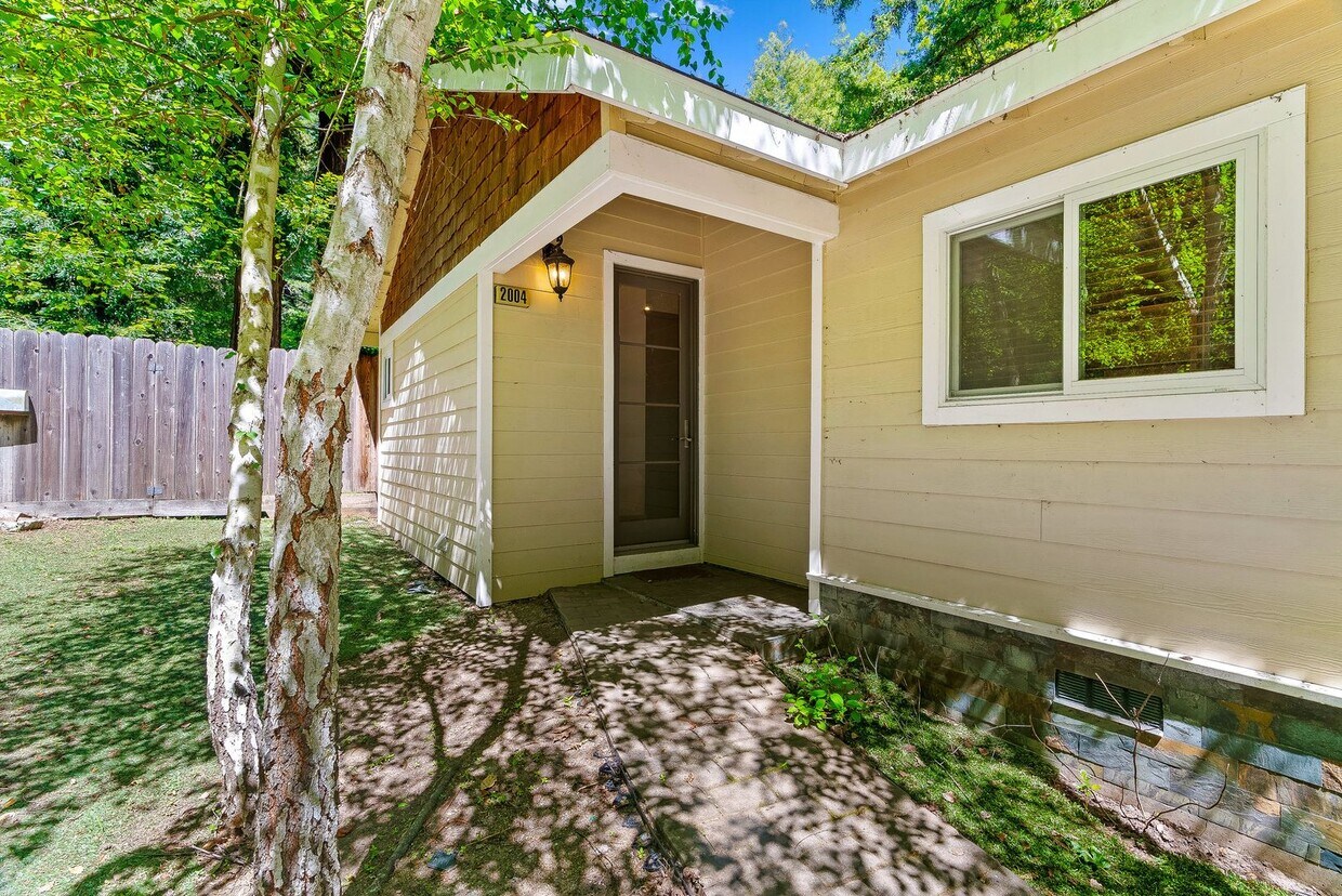 Primary Photo - Stunning Fully Renovated 2 Bedroom, 1 Bath...