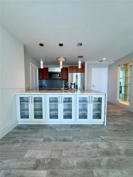 Foto del edificio - 300 S Biscayne Blvd