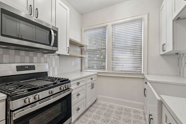 Foto del edificio - 2738 Riverside Ave