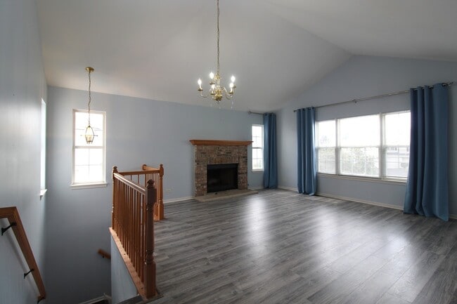 Building Photo - 2434 Dickens Dr
