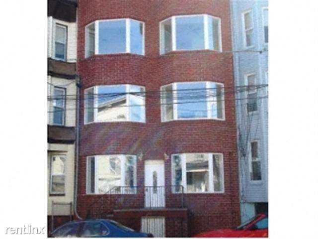 Building Photo - 2 br, 1 bath  - 111 Hutton St