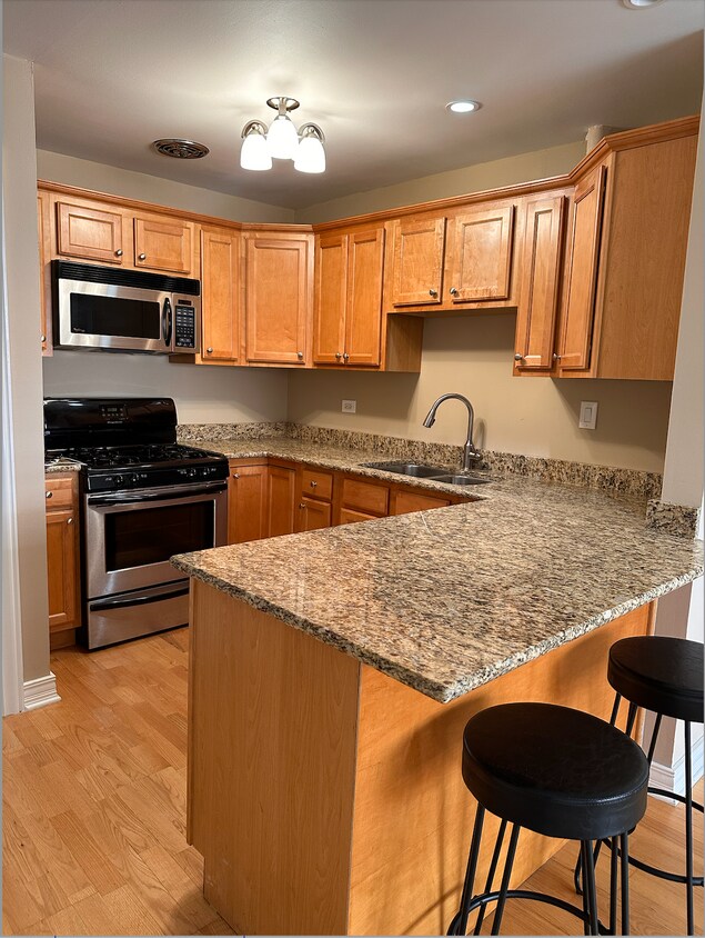 Primary Photo - 455 W Saint James Pl