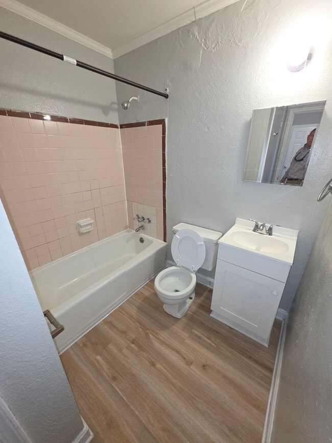 Building Photo - 1340 Gray Ave NE