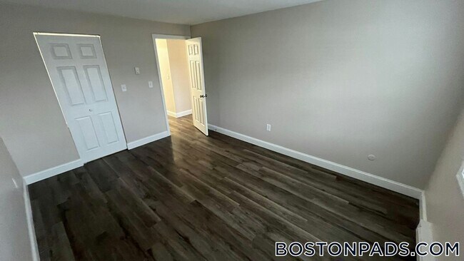 Foto del edificio - 799 Farm Rd
