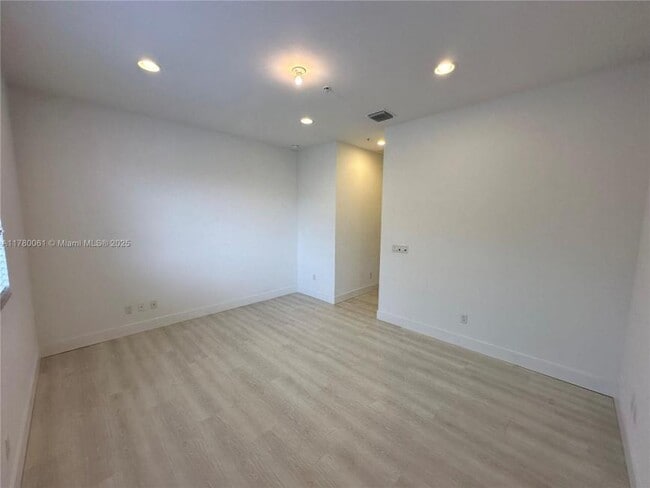 Building Photo - 2 bedroom in Miramar FL 33025