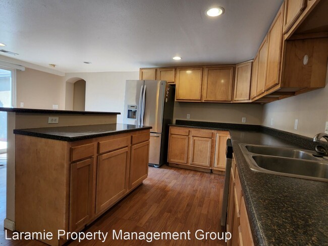 Building Photo - 4 br, 2.5 bath House - 1256 N 6th