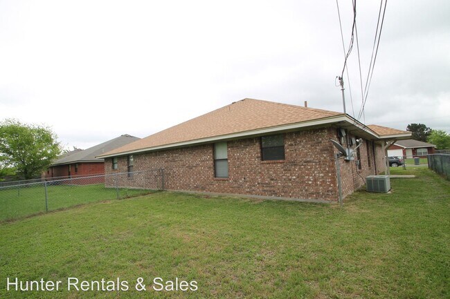 Building Photo - 3901 Hitchrock Dr