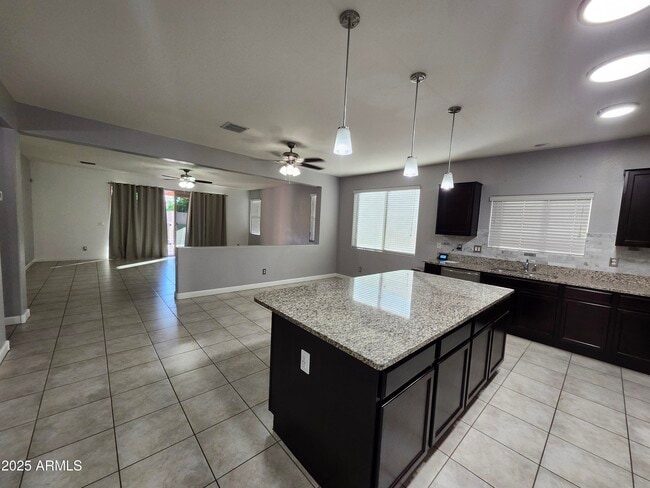 Foto del edificio - 9309 W Orange Dr