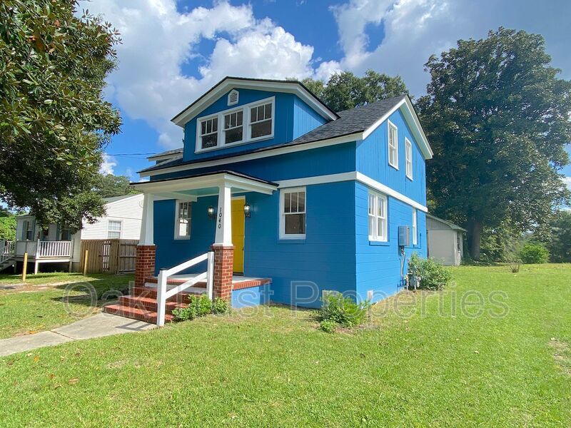 Primary Photo - 1040 Main Street