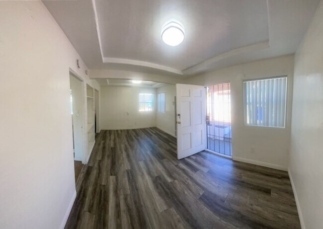 Building Photo - 4220