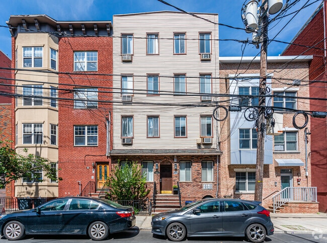 Building Photo - 320 Monroe St