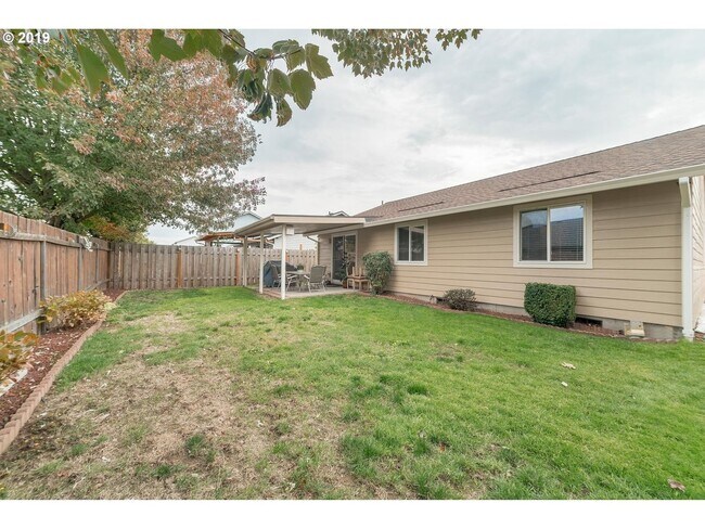 Foto del edificio - Great Home w/ 3 Bed and 2 Bath in Friendly...