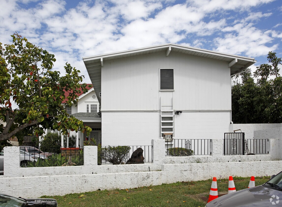 Building Photo - 1904 Vancouver Dr