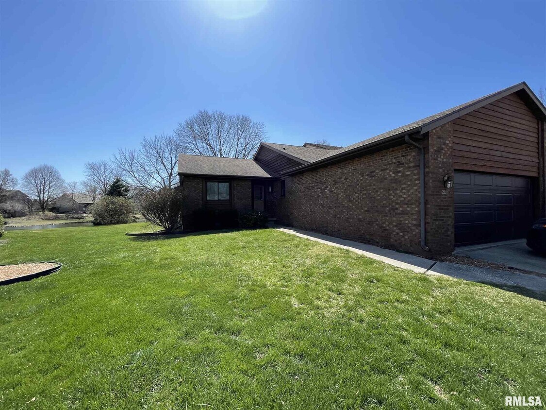 Primary Photo - 2011 Vista Lake Ct