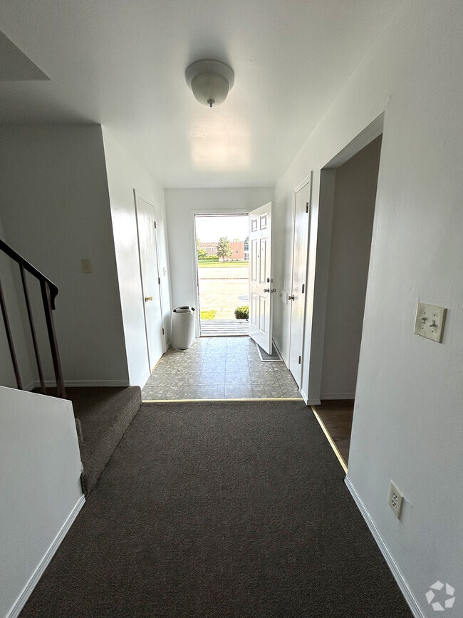 Building Photo - 950 Edgar Dr