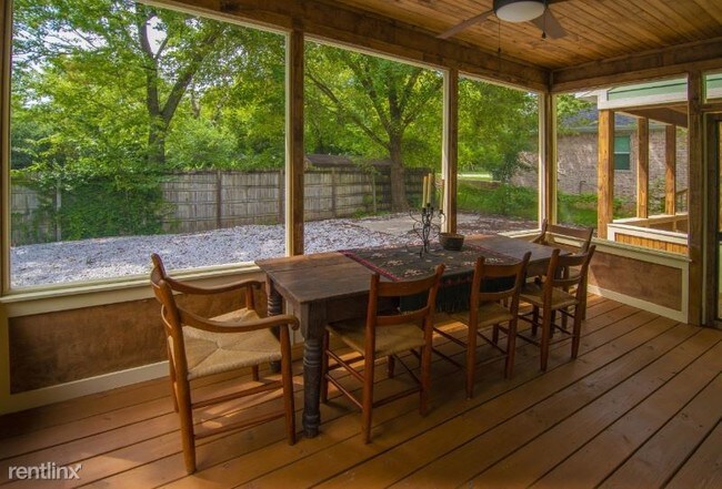 Foto del edificio - 1 br, 1.5 bath Townhome - 1577 S Duncan Ave