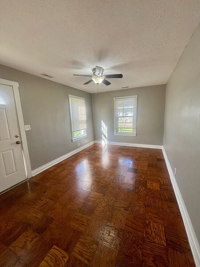 Foto del edificio - 615 Dresden Ave